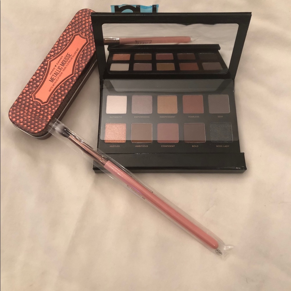 SOLD‼️ISH IMSMOKINGHOT eyeshadow bundle